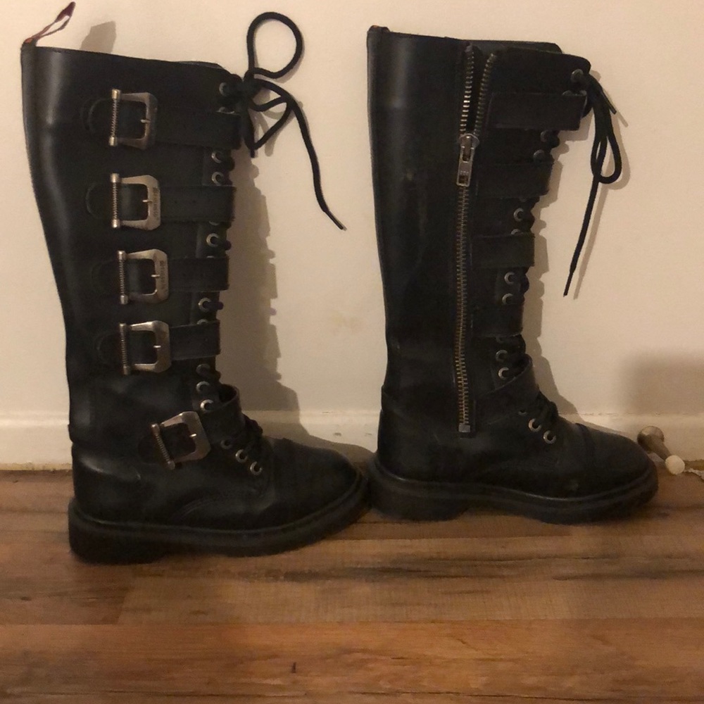 Size 6 women’s demonia boots